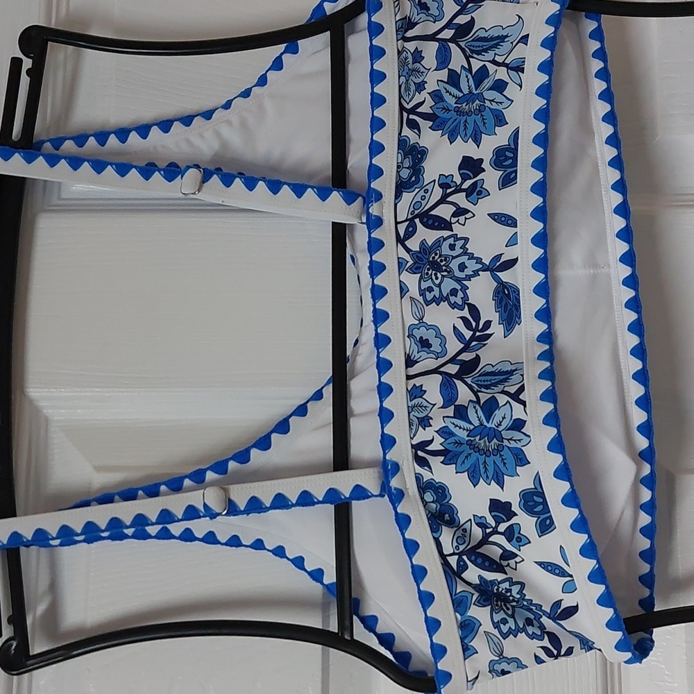 Blue and White Bikini with Triangle Pattern - Picture 6 of 8